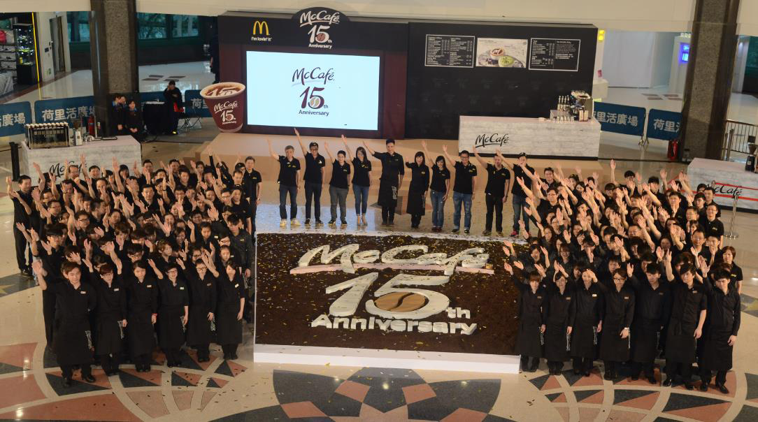 「咖啡王子」陳豪現身 McCafé ® 十五周年慶祝活動