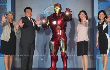 帶著英雄禮遇消費「渣打 MARVEL ATM 卡」